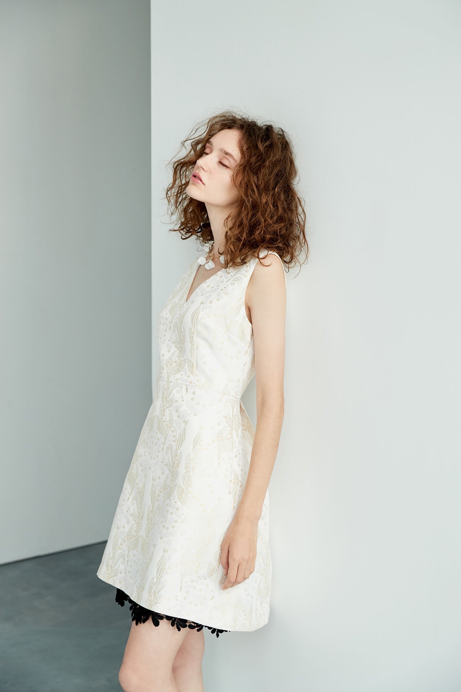 Elegant and gorgeous design dress,v-neckdress,sleevelessdress