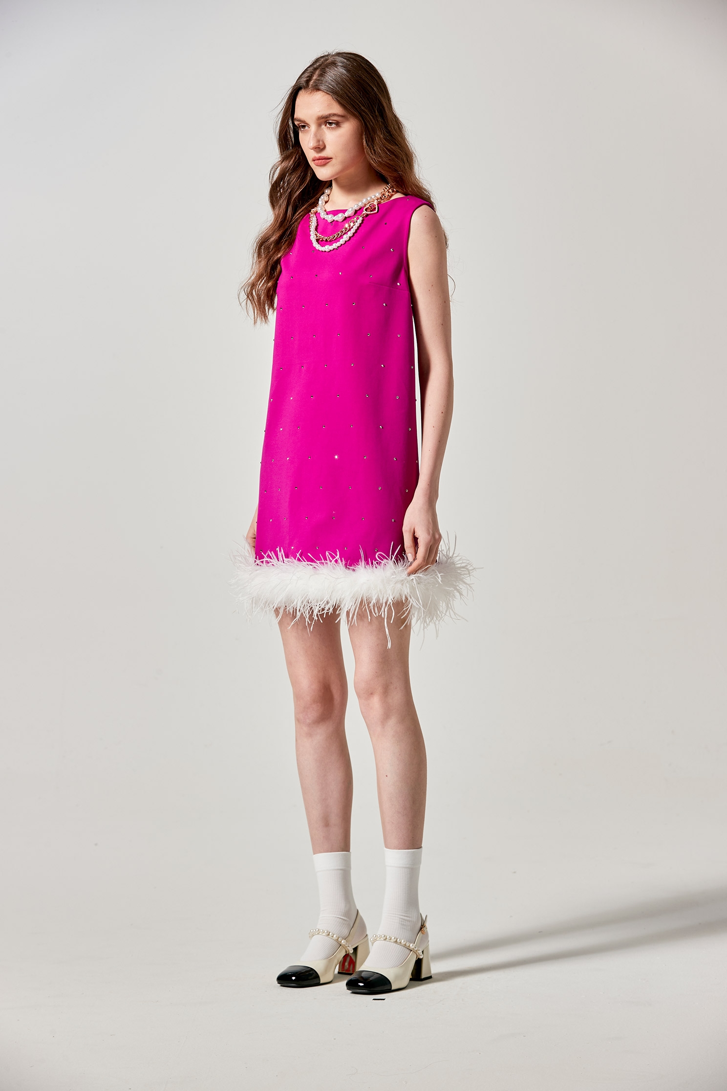 羽毛裝飾下擺禮服羽毛裝飾下擺禮服,V領洋裝,小禮服,洋裝特輯,無袖洋裝,短袖洋裝,禮服,秋冬穿搭