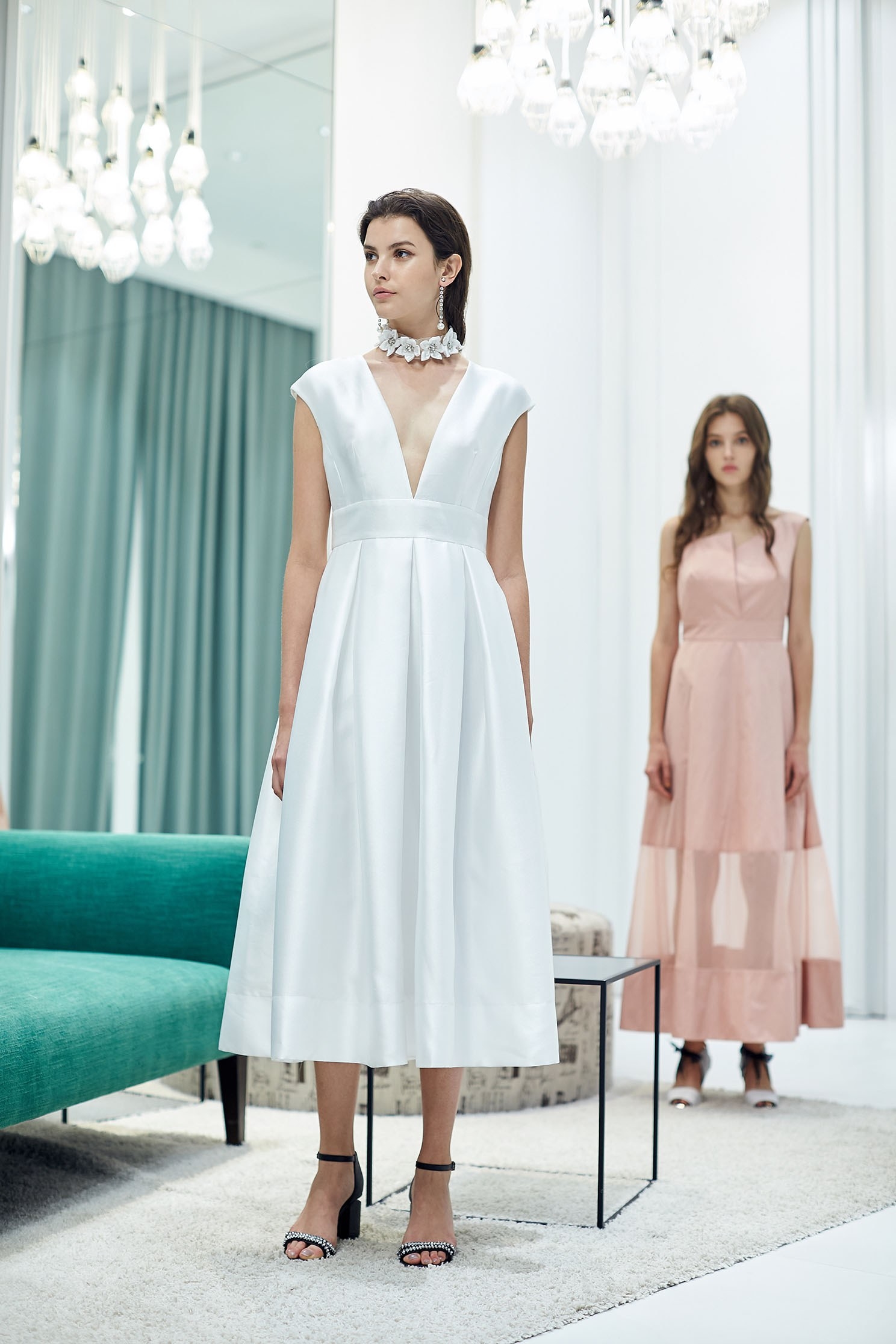 Luxury satin V neck dress,V-neck dress,Cocktail Dress,無袖洋裝,White dress,Evening Wear,Long dress