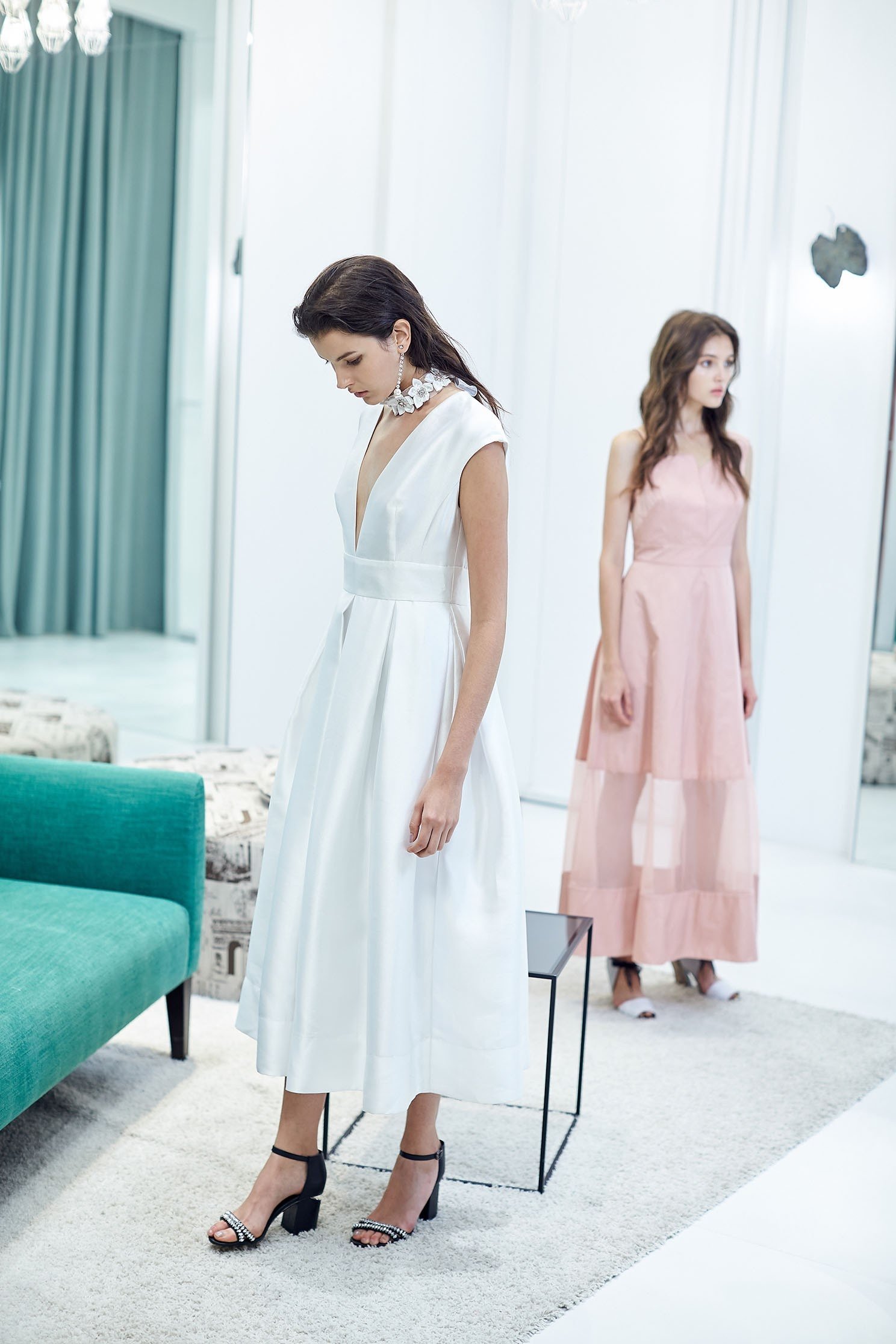 Luxury satin V neck dress,V-neck dress,Cocktail Dress,無袖洋裝,White dress,Evening Wear,Long dress
