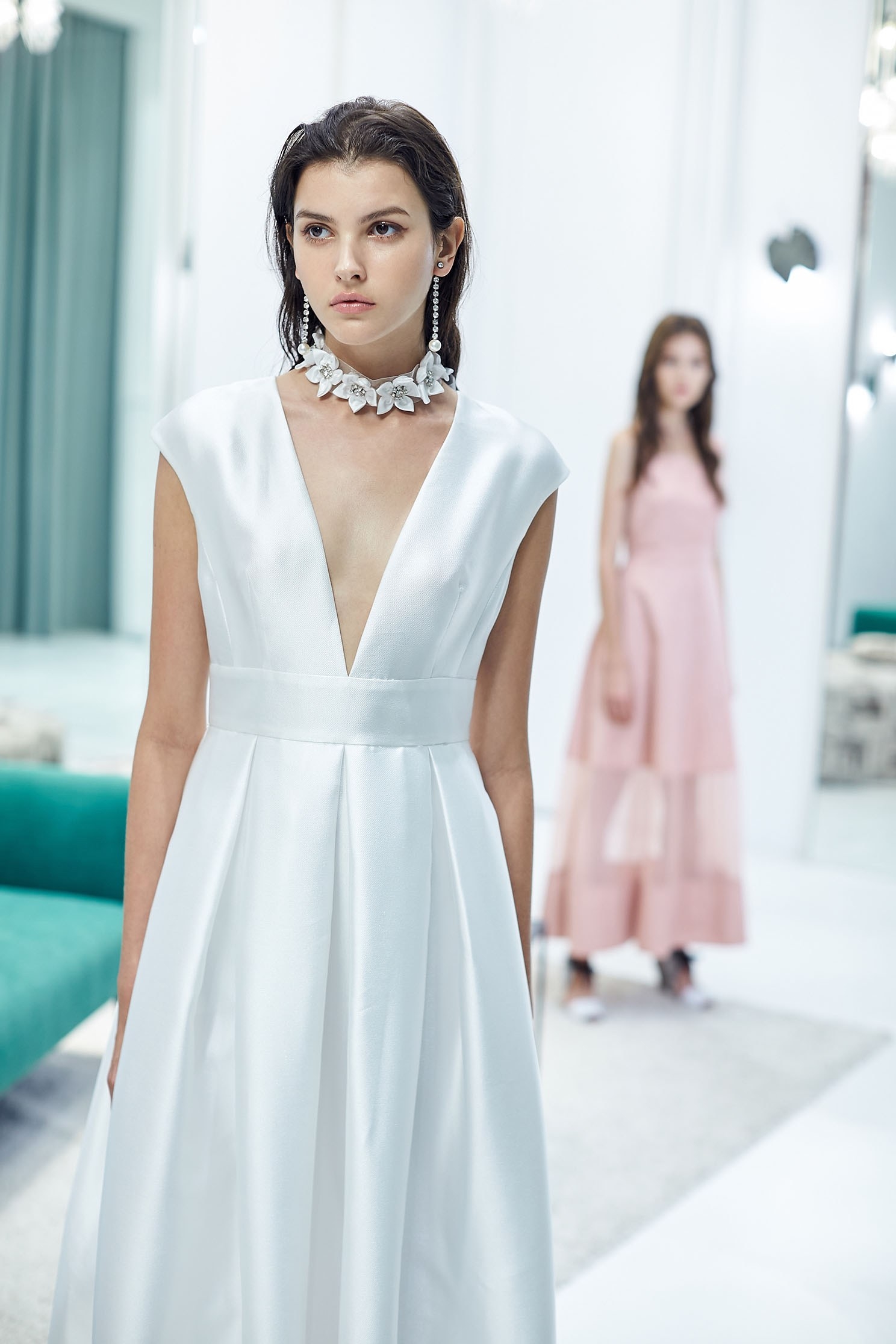 Luxury satin V neck dress,V-neck dress,Cocktail Dress,無袖洋裝,White dress,Evening Wear,Long dress