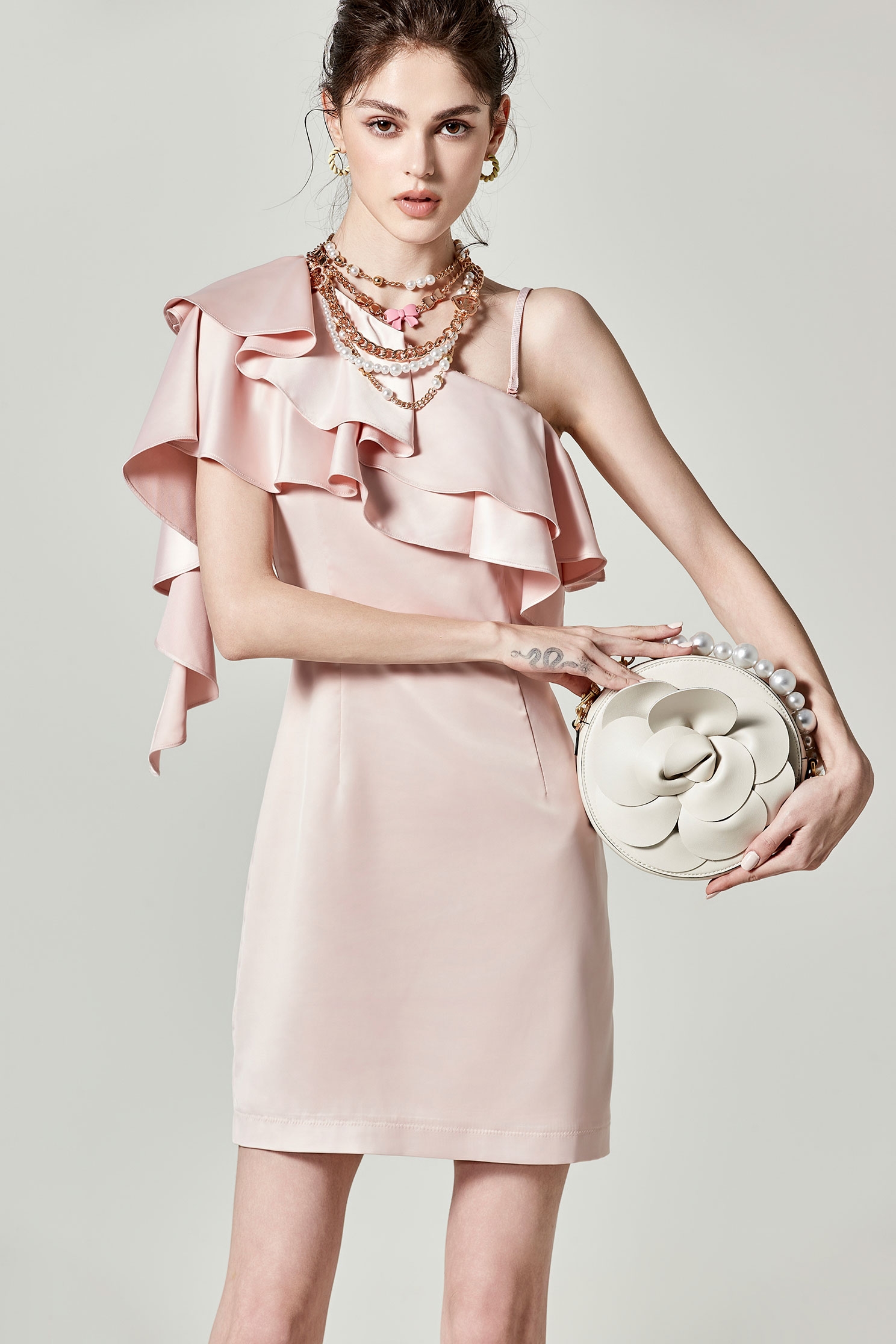 粉鑽色荷葉小禮服粉鑽色荷葉小禮服,小禮服,春夏穿搭,洋裝特輯,短袖洋裝,禮服,約會特輯,荷葉