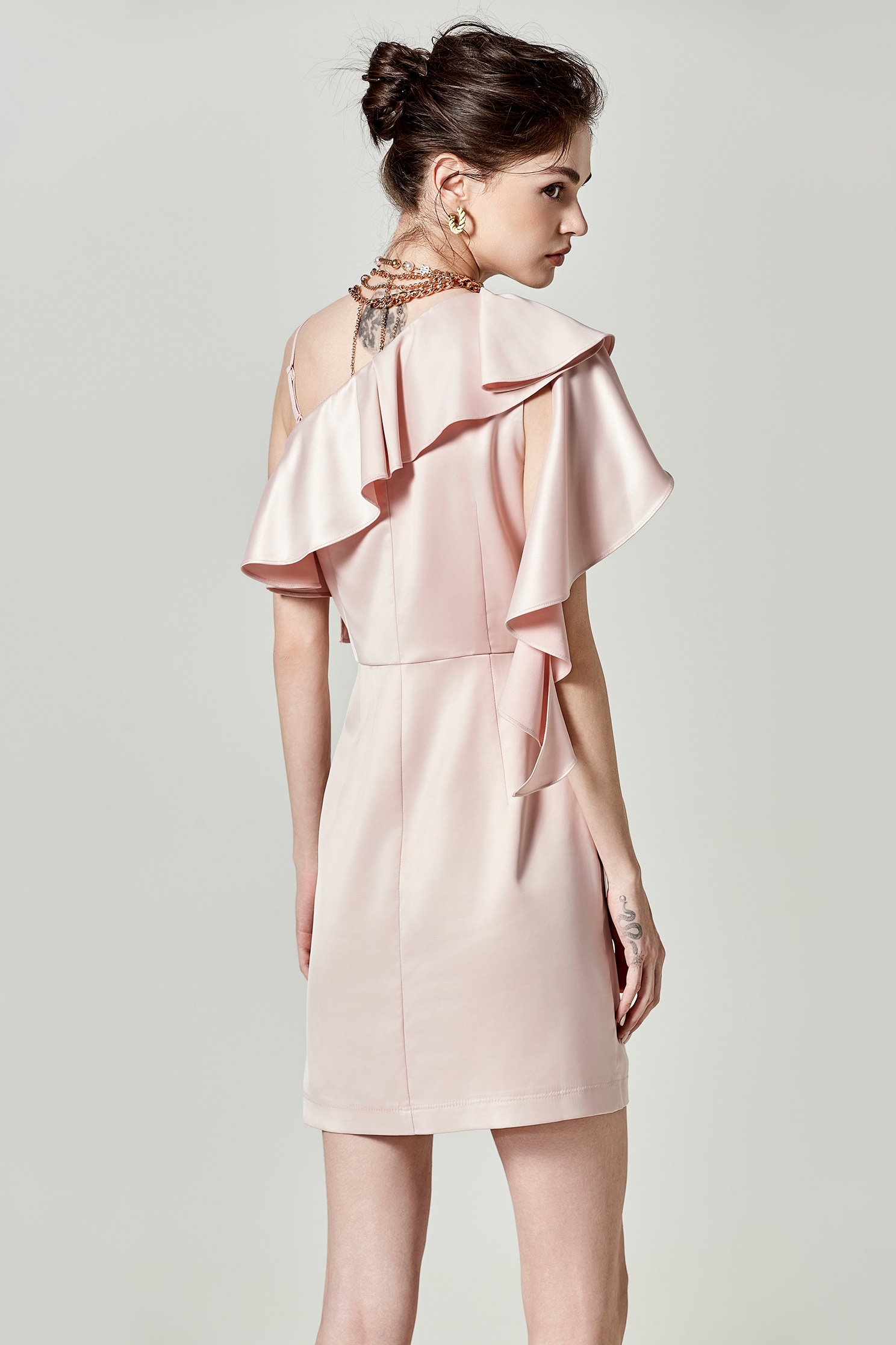 粉鑽色荷葉小禮服粉鑽色荷葉小禮服,小禮服,春夏穿搭,洋裝特輯,短袖洋裝,禮服,約會特輯,荷葉