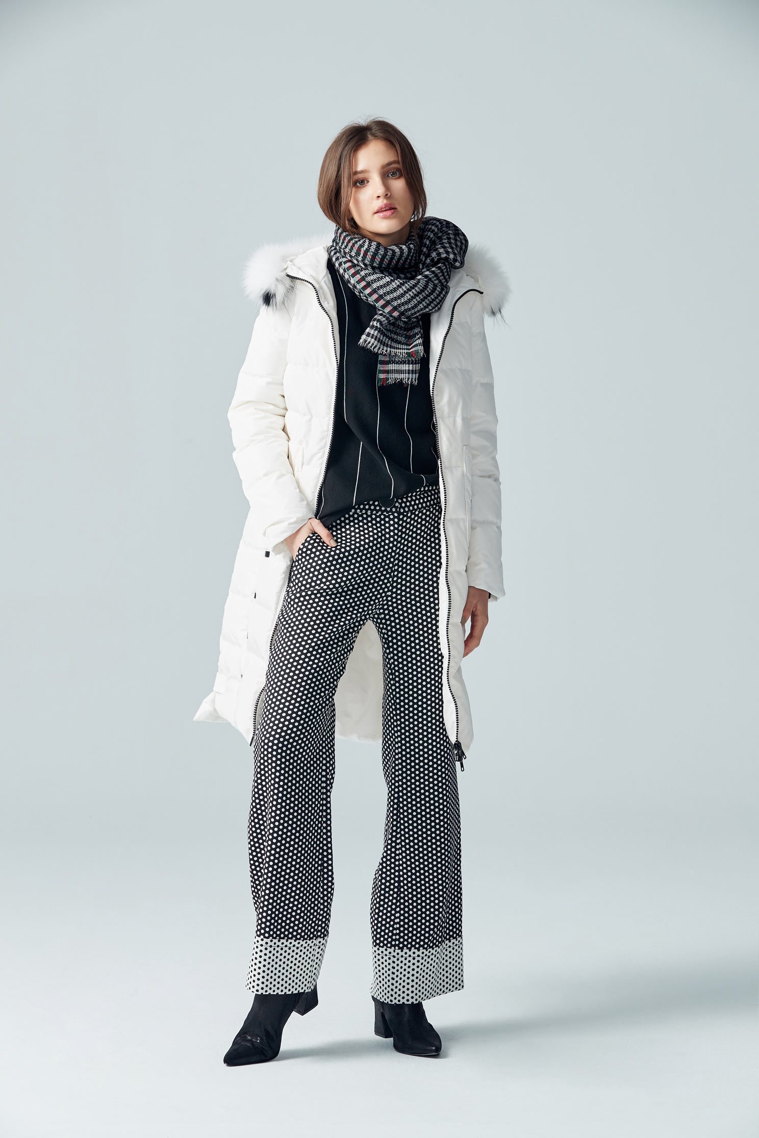 fur trim mid-length down coat,outerwear,whiteouterwear,hoodiejacket,longcoat,longsleeveouterwear