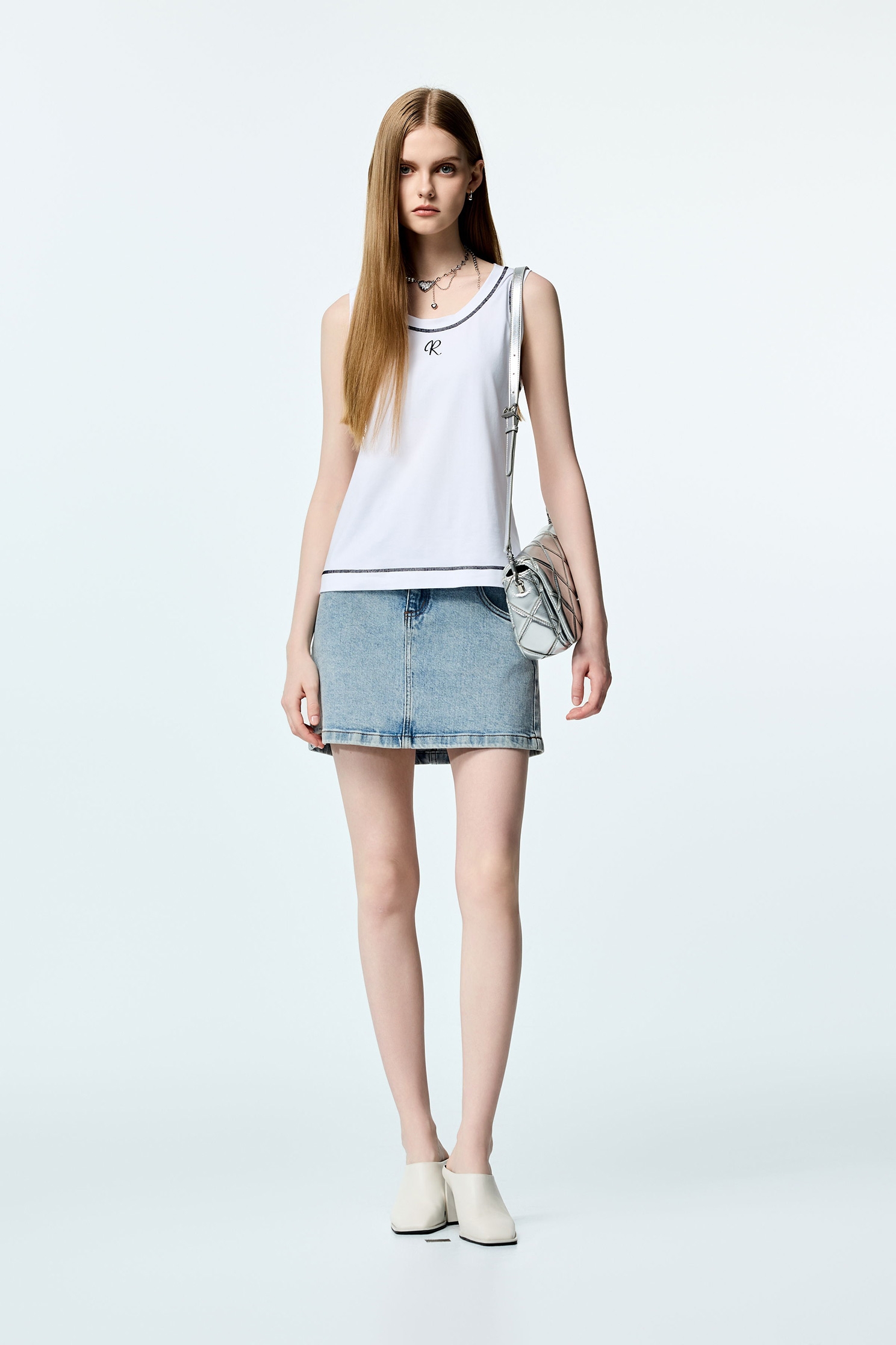 極簡合身鑲色邊T恤背心極簡合身鑲色邊T恤背心,一般背心,一般背心馬甲,刺繡,春夏穿搭,白色背心,純棉,背心