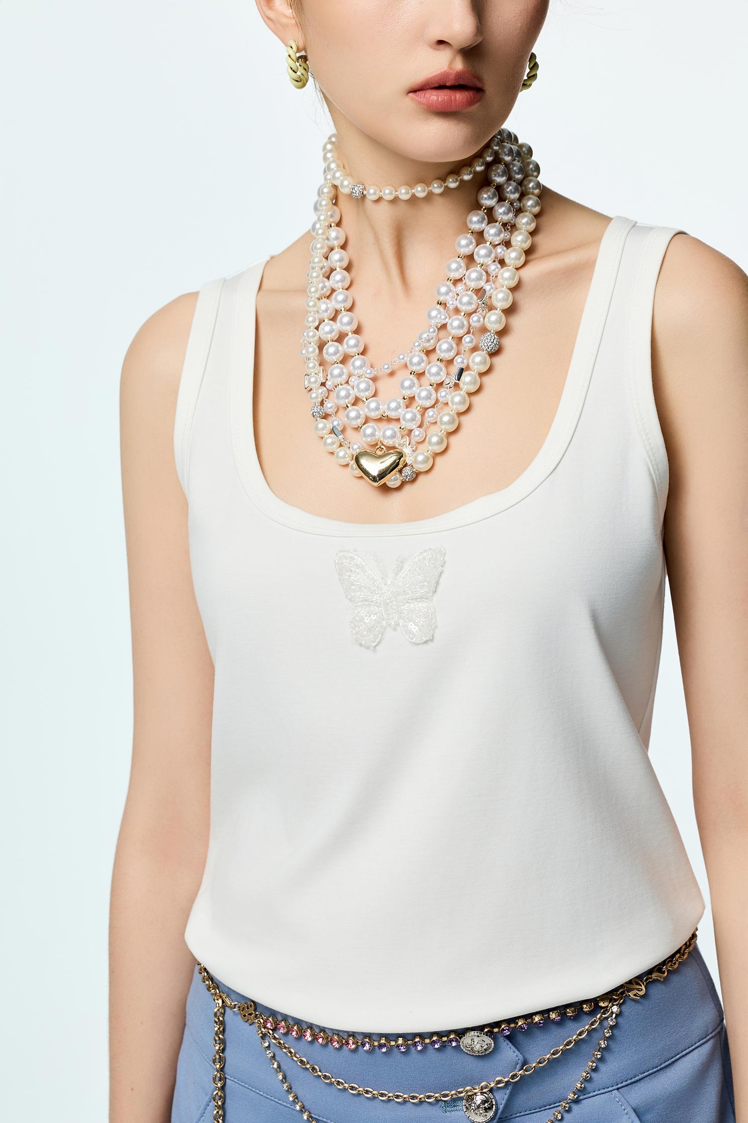 極簡綴珠飾T恤背心Beaded Butterfly Detail Tank Top,一般背心,白色背心,秋冬穿搭,背心