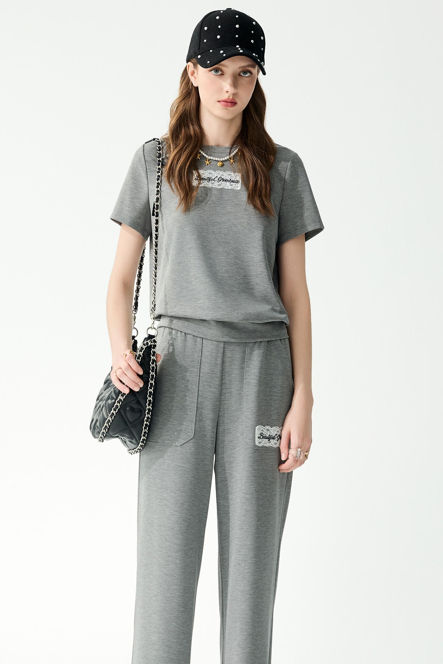 綴美麗溫室刺繡上衣綴美麗溫室刺繡上衣,上衣,刺繡,春夏穿搭,蕾絲