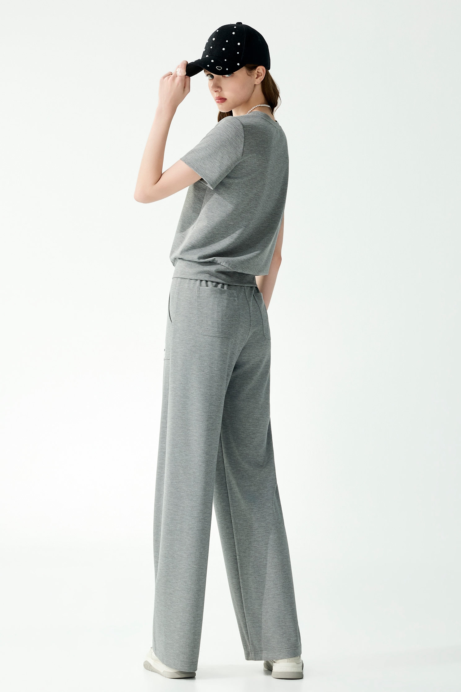 綴美麗溫室刺繡上衣綴美麗溫室刺繡上衣,上衣,刺繡,春夏穿搭,蕾絲