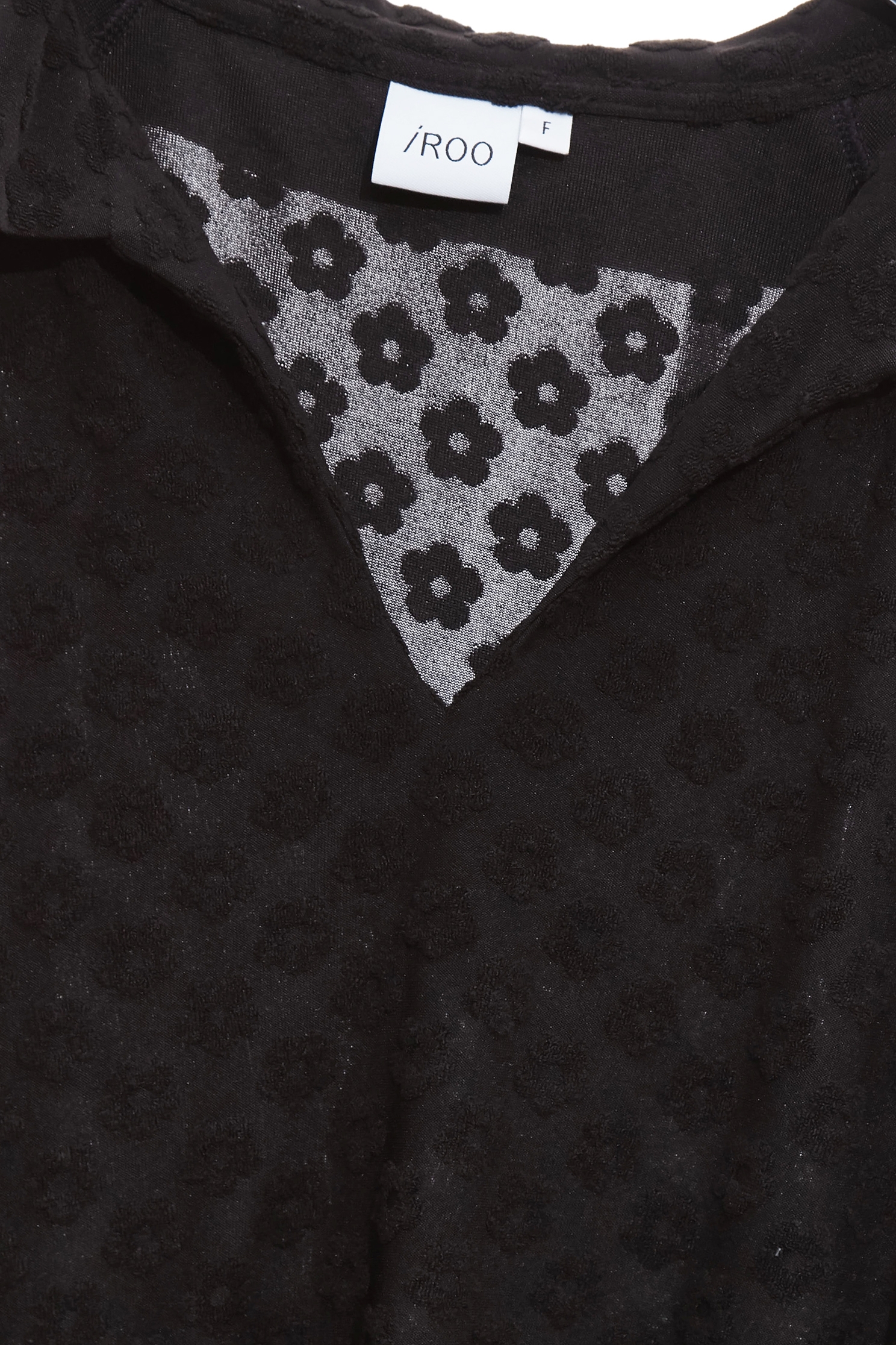 極簡立體花朵褆花上衣極簡立體花朵褆花上衣,上衣,春夏穿搭,黑色上衣