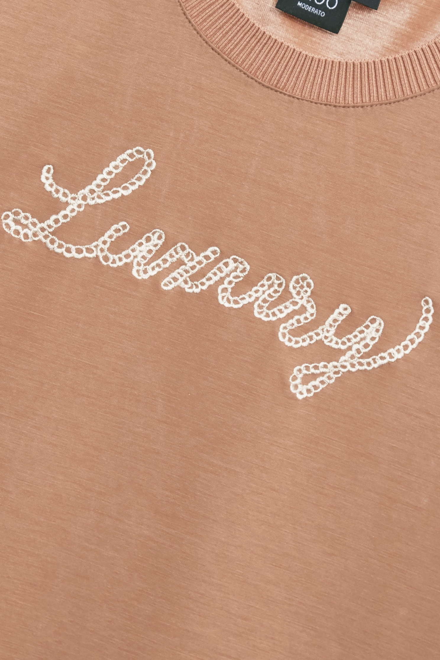 單字繩索刺繡T恤上衣單字繩索刺繡T恤上衣,T-Shirt,上衣,刺繡,春夏穿搭,白色上衣