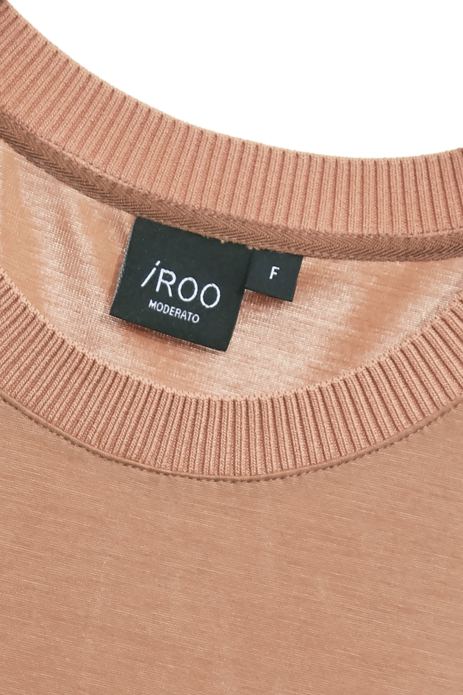 單字繩索刺繡T恤上衣單字繩索刺繡T恤上衣,T-Shirt,上衣,刺繡,春夏穿搭,白色上衣