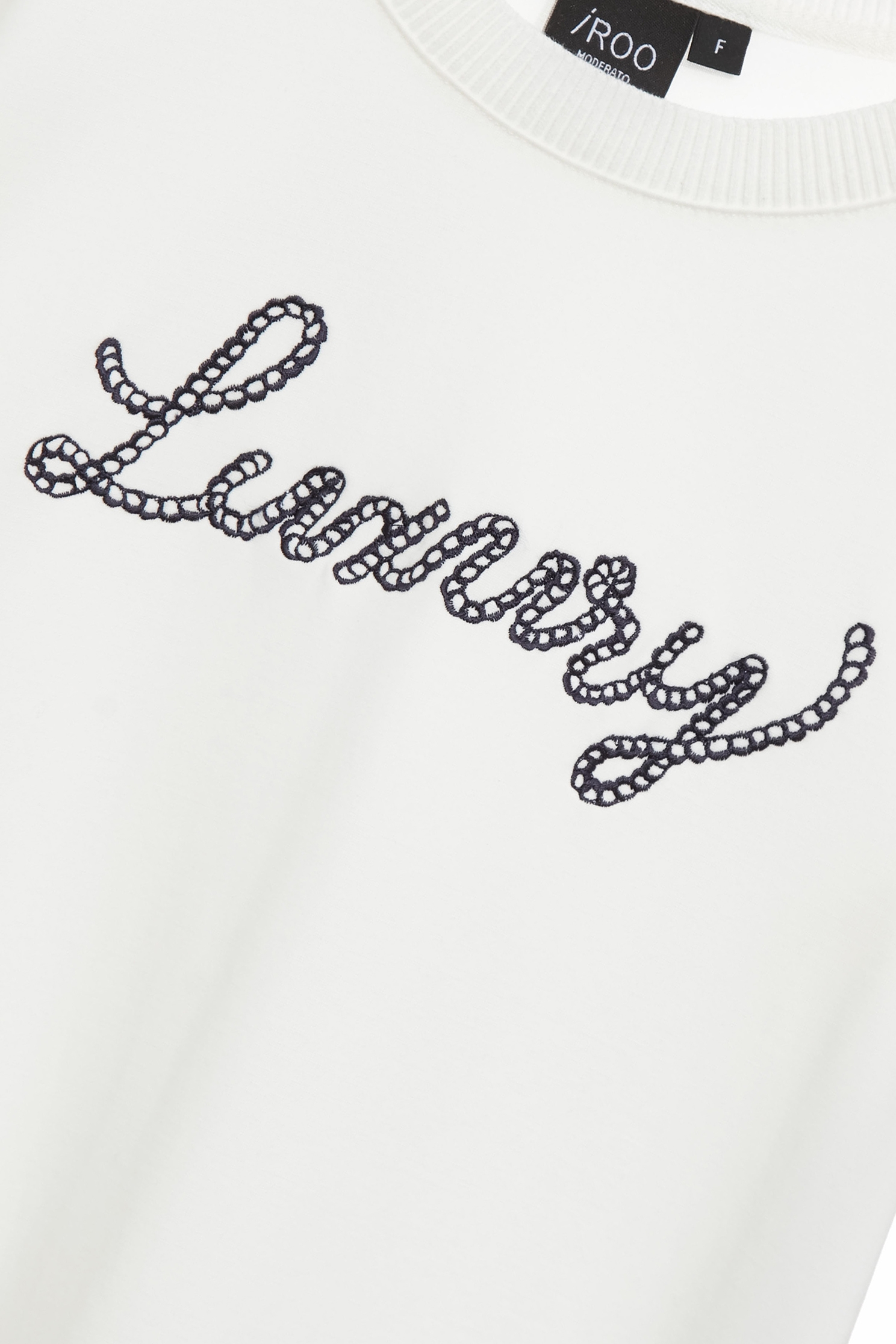單字繩索刺繡T恤上衣單字繩索刺繡T恤上衣,T-Shirt,上衣,刺繡,春夏穿搭,白色上衣