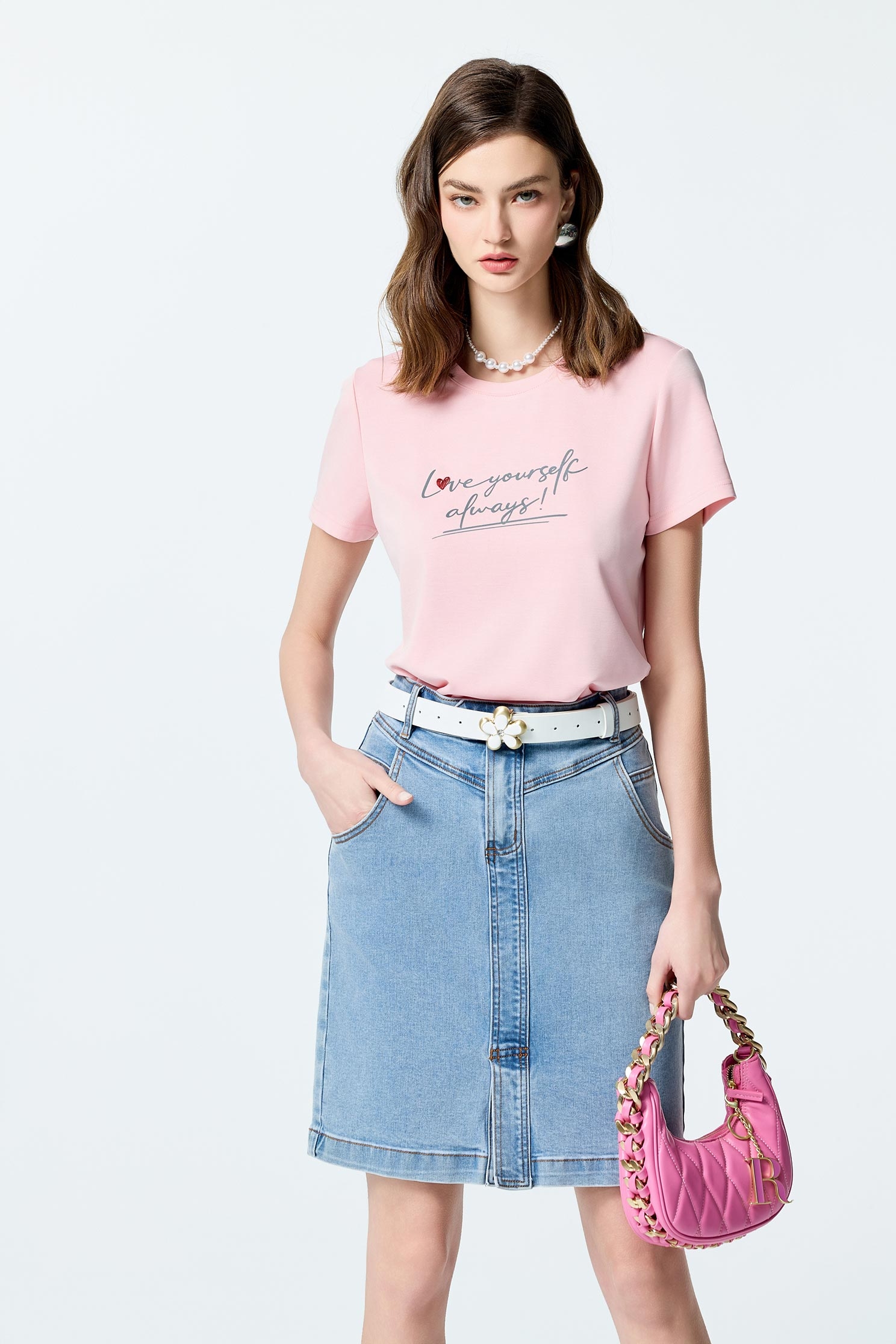 愛自己標語印花窄版上衣愛自己標語印花窄版上衣,T-Shirt,上衣,刺繡,春夏穿搭,白色上衣