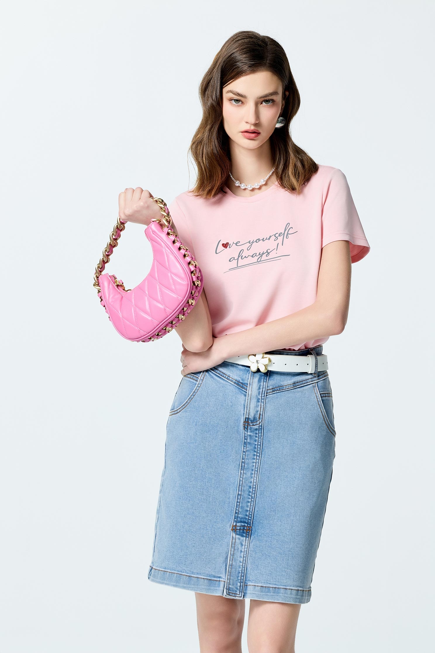 愛自己標語印花窄版上衣愛自己標語印花窄版上衣,T-Shirt,上衣,刺繡,春夏穿搭,白色上衣