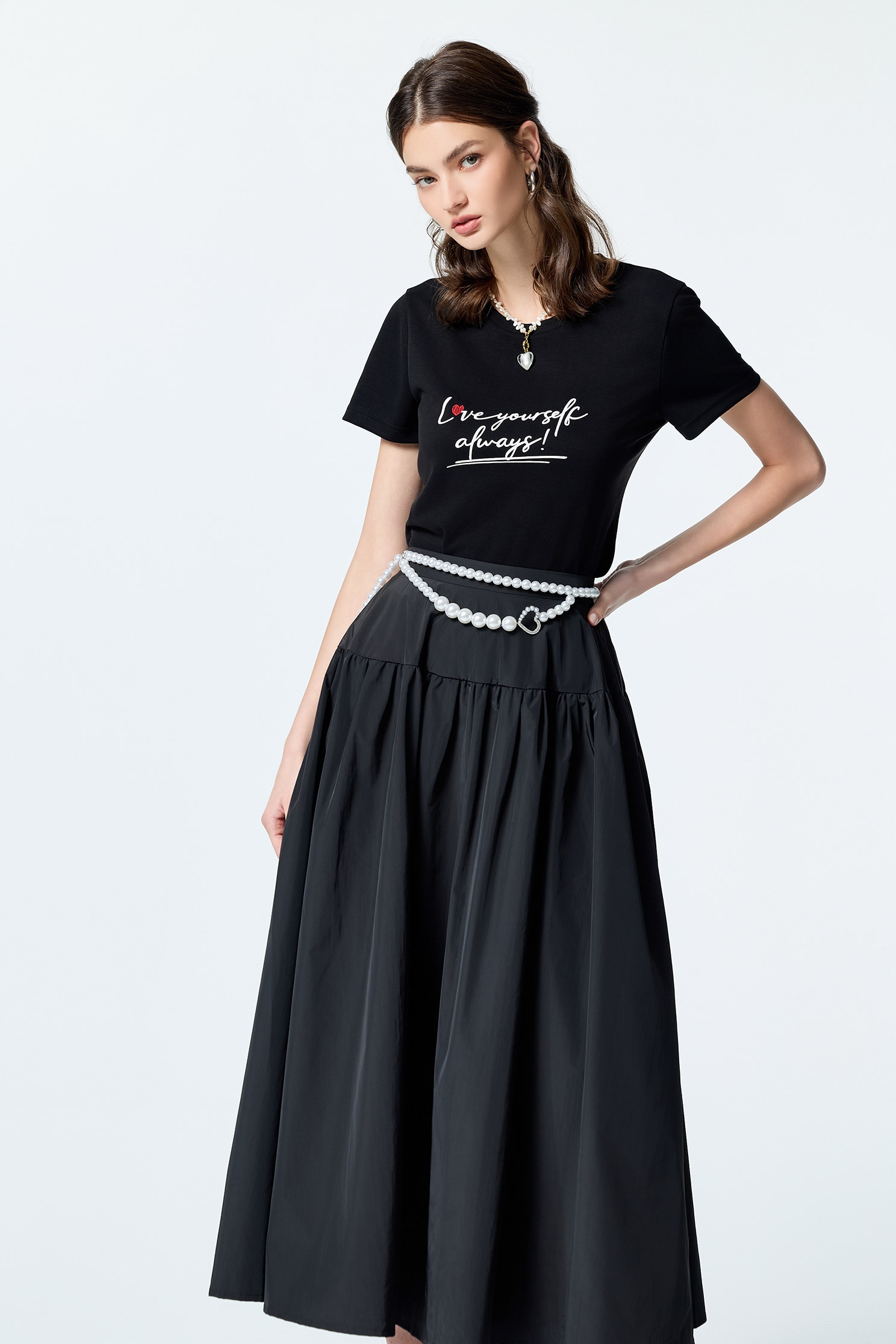愛自己標語印花窄版上衣愛自己標語印花窄版上衣,T-Shirt,上衣,刺繡,春夏穿搭,白色上衣