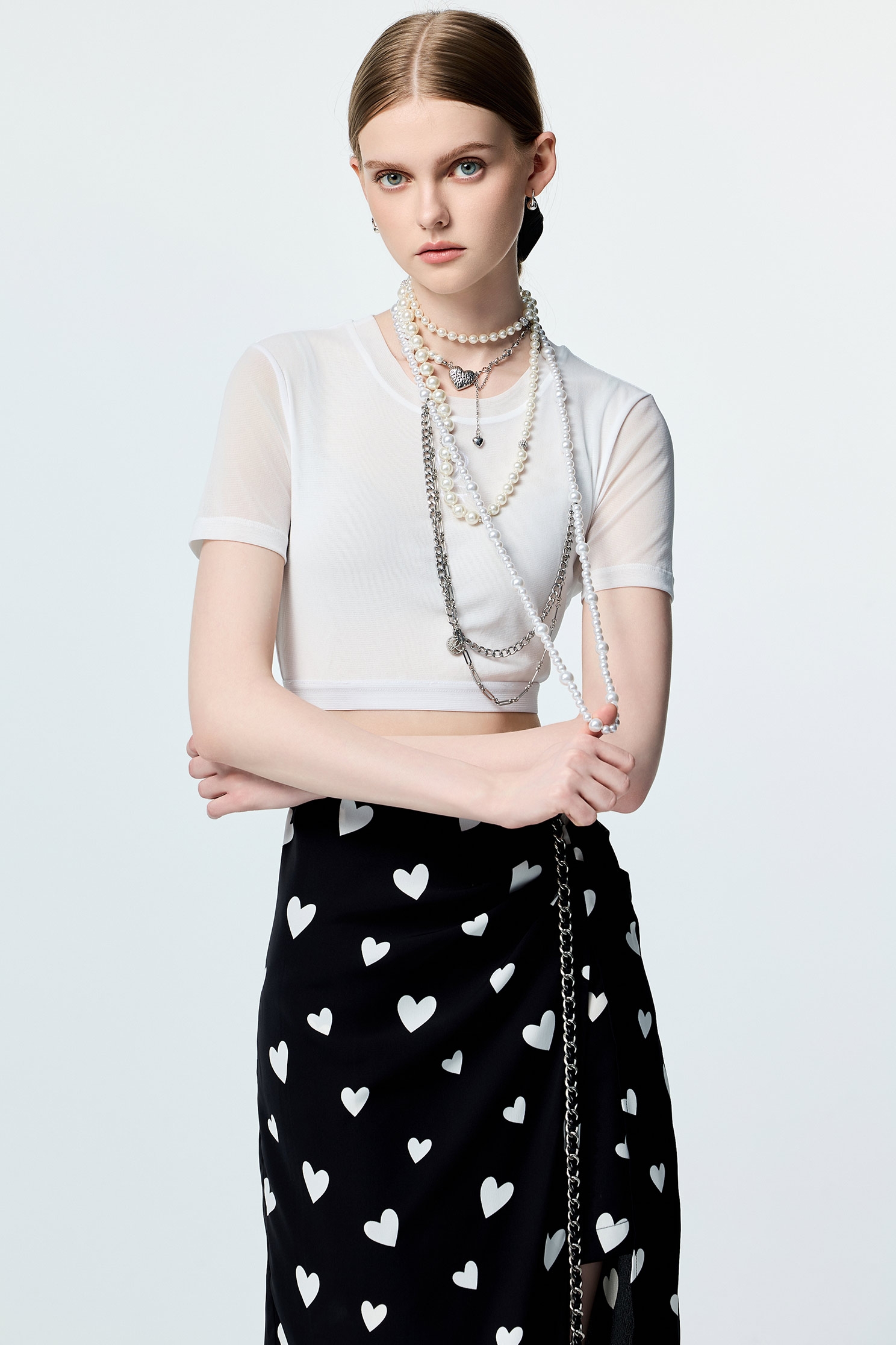 經典多功能內搭上衣經典多功能內搭上衣,上衣,內搭上衣,春夏穿搭,白色上衣,黑色上衣