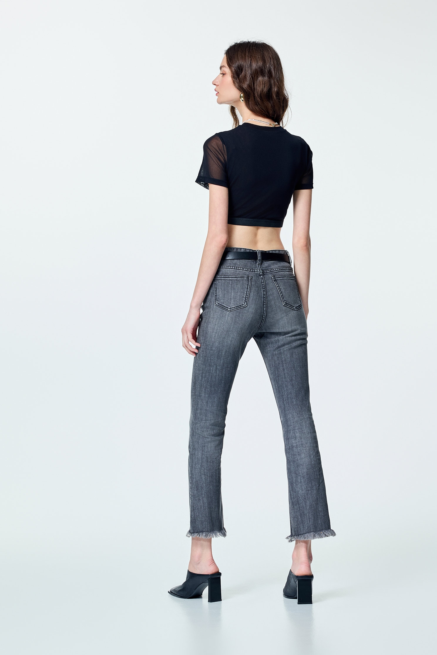 經典多功能內搭上衣經典多功能內搭上衣,上衣,內搭上衣,春夏穿搭,白色上衣,黑色上衣