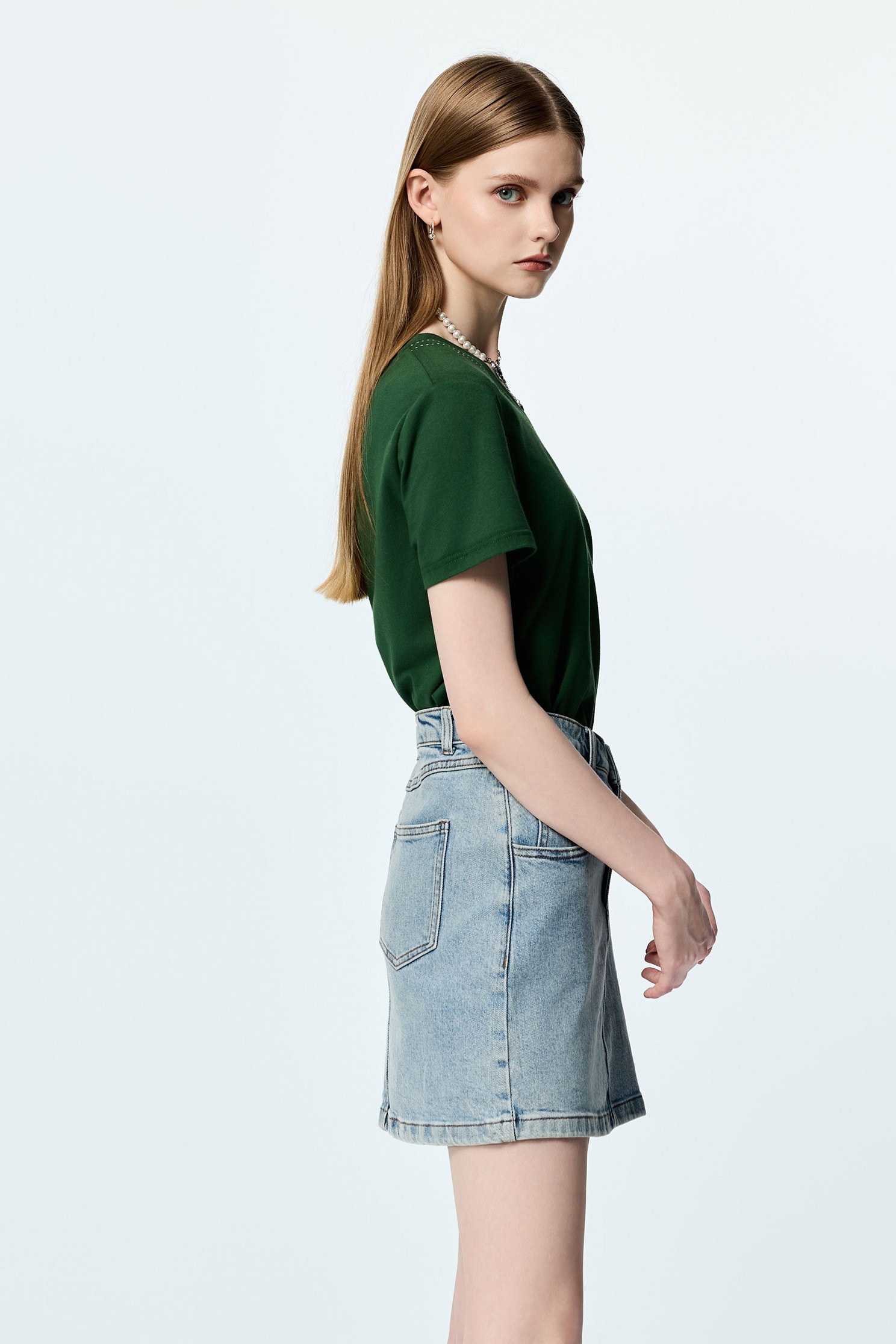 極簡合身鑲色邊T恤上衣極簡合身鑲色邊T恤上衣,T-Shirt,上衣,刺繡,春夏穿搭