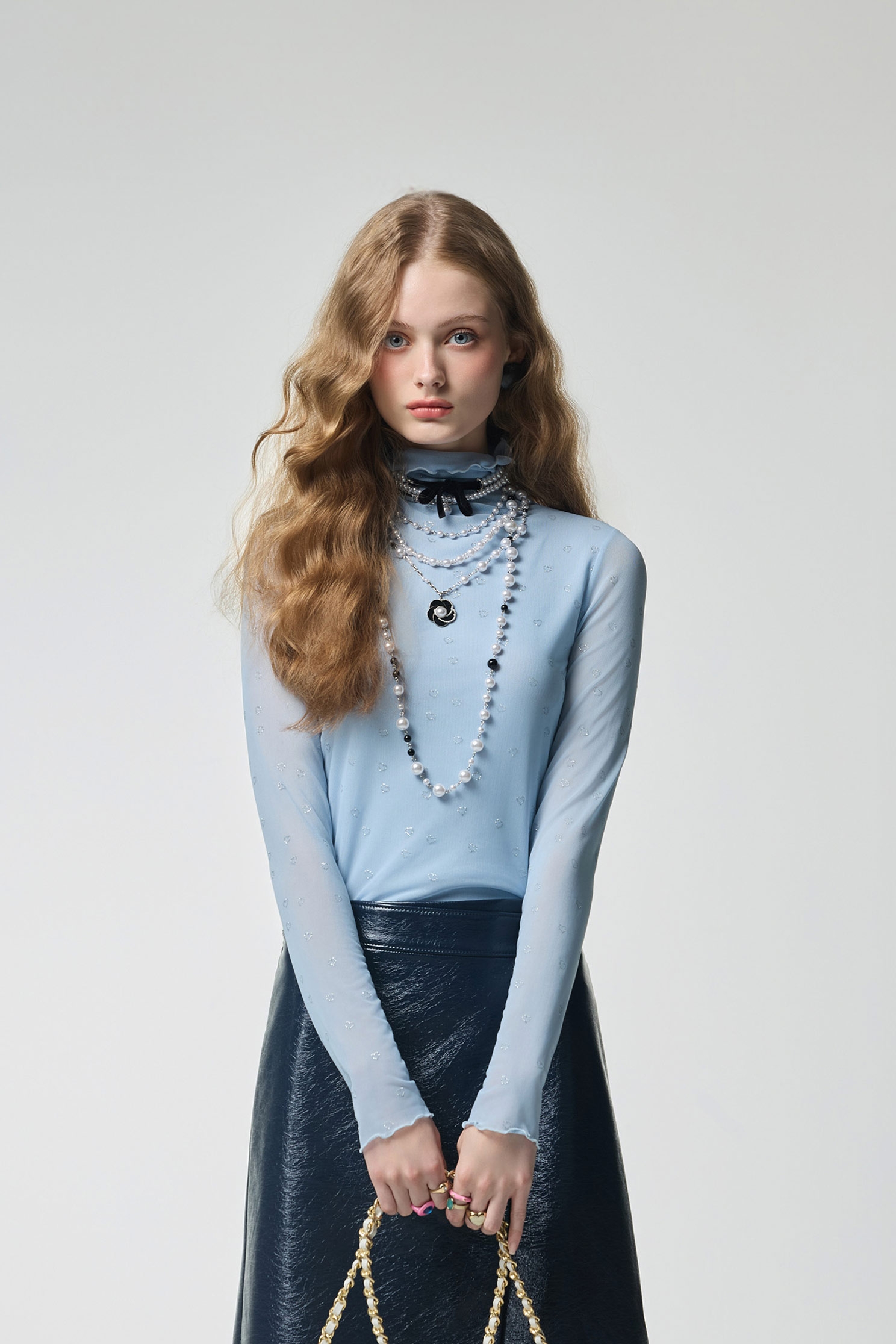 閃亮愛心單品上衣閃亮愛心單品上衣,上班OL穿搭,上衣,人氣商品,派對特輯,秋冬穿搭,簡約穿搭,約會特輯,高領上衣