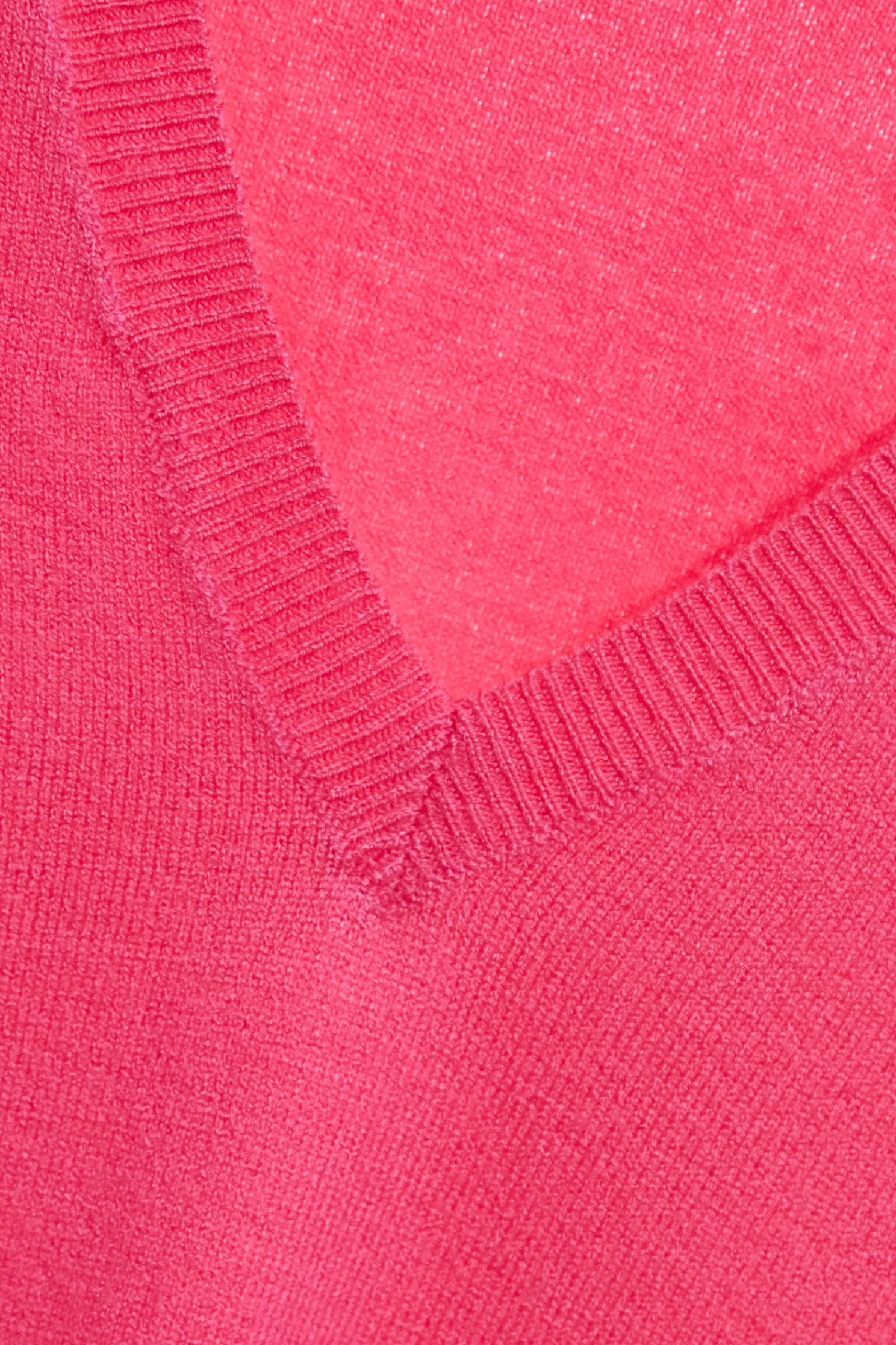 簡約法式基礎針織上衣簡約法式基礎針織上衣,V領上衣,上衣,刺繡,秋冬穿搭,簡約穿搭,針織,針織上衣,針織衫