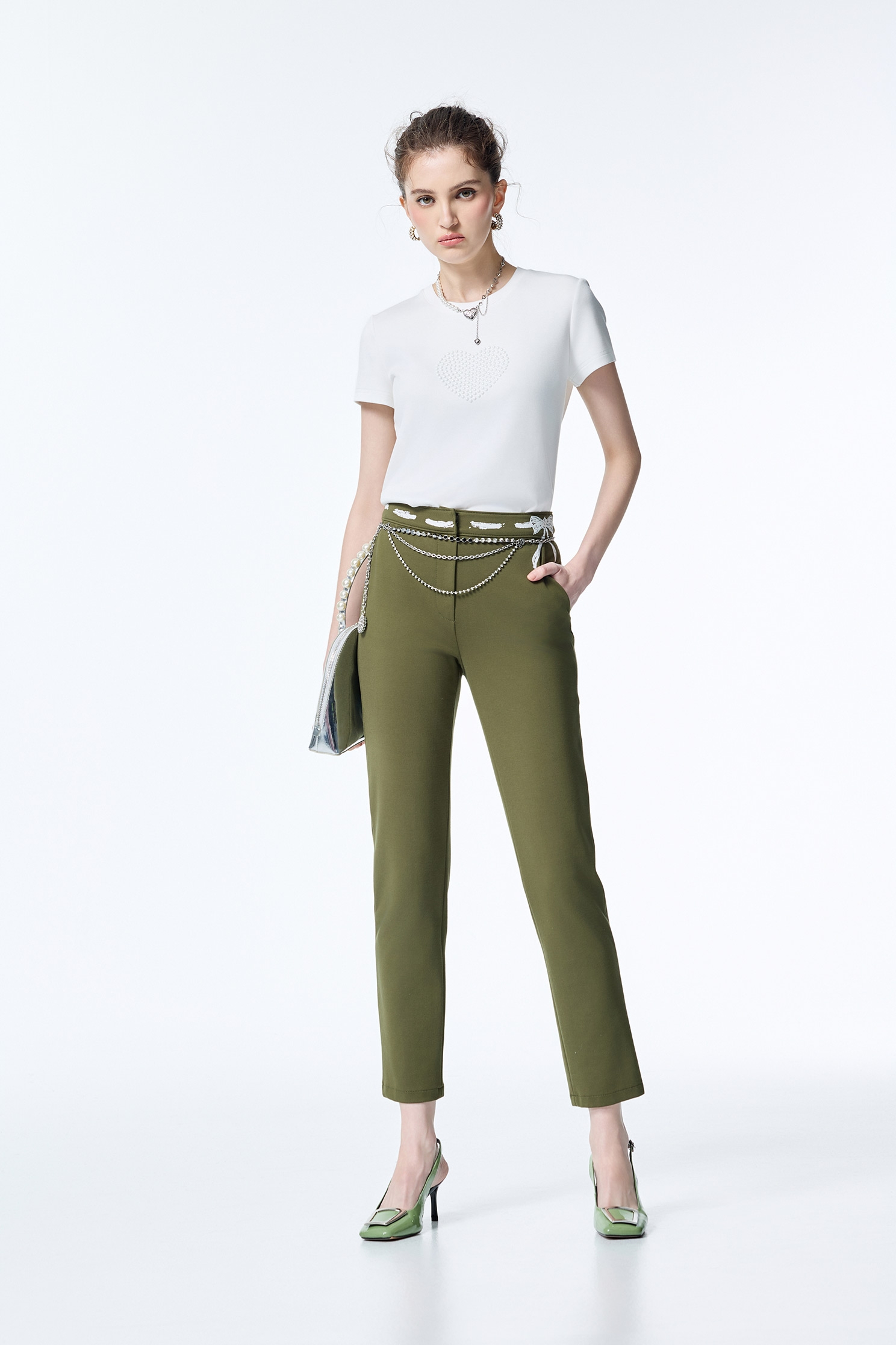 愛心珍珠貼片T恤上衣愛心珍珠貼片T恤上衣,T-Shirts,女裝上衣,春夏穿搭,珍珠,白色上衣,繁華都會