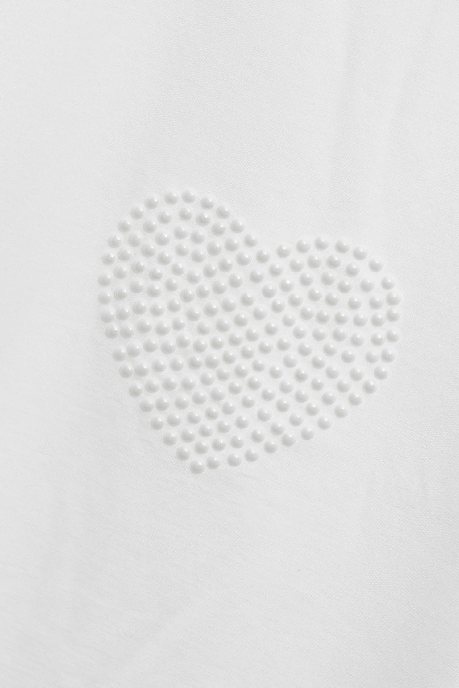 愛心珍珠貼片T恤上衣愛心珍珠貼片T恤上衣,T-Shirts,女裝上衣,春夏穿搭,珍珠,白色上衣,繁華都會