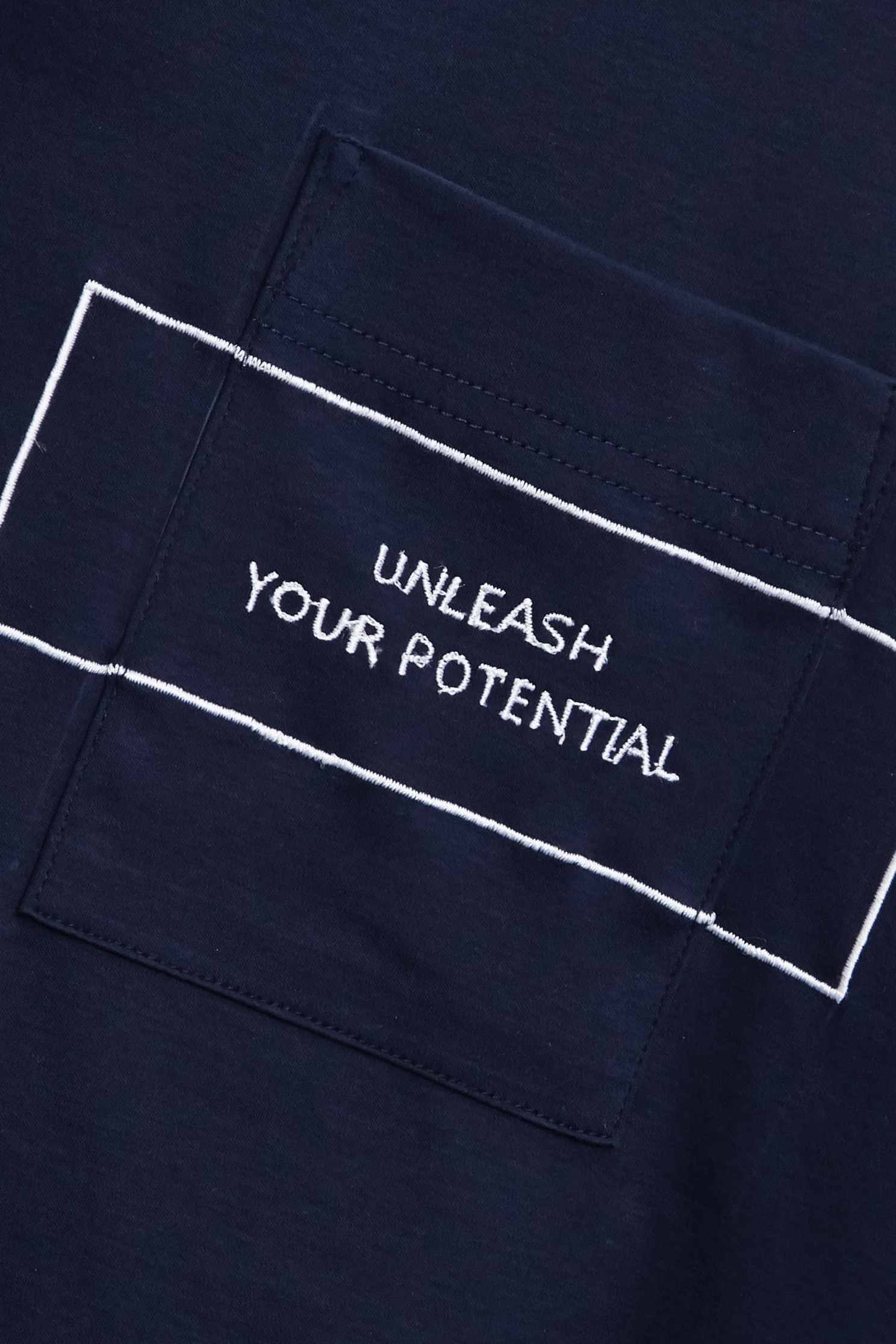 口袋刺繡造型T恤上衣口袋刺繡造型T恤上衣,T-Shirt,上衣,人氣商品,刺繡,春夏穿搭,純棉