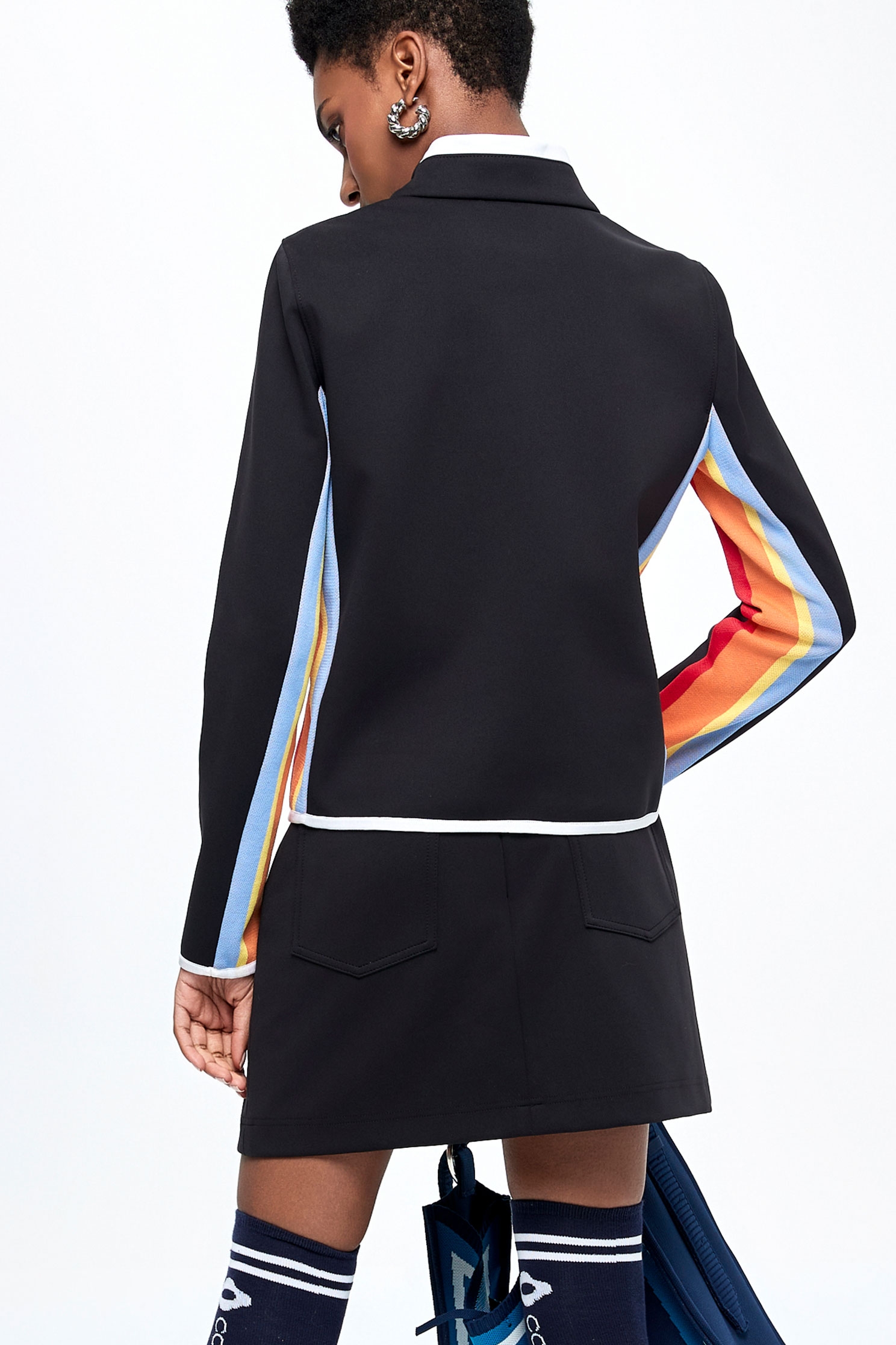 開衩鑲色邊高爾夫短裙開衩鑲色邊高爾夫短裙,INFINITE 黑白系列,短裙,短褲,秋冬穿搭