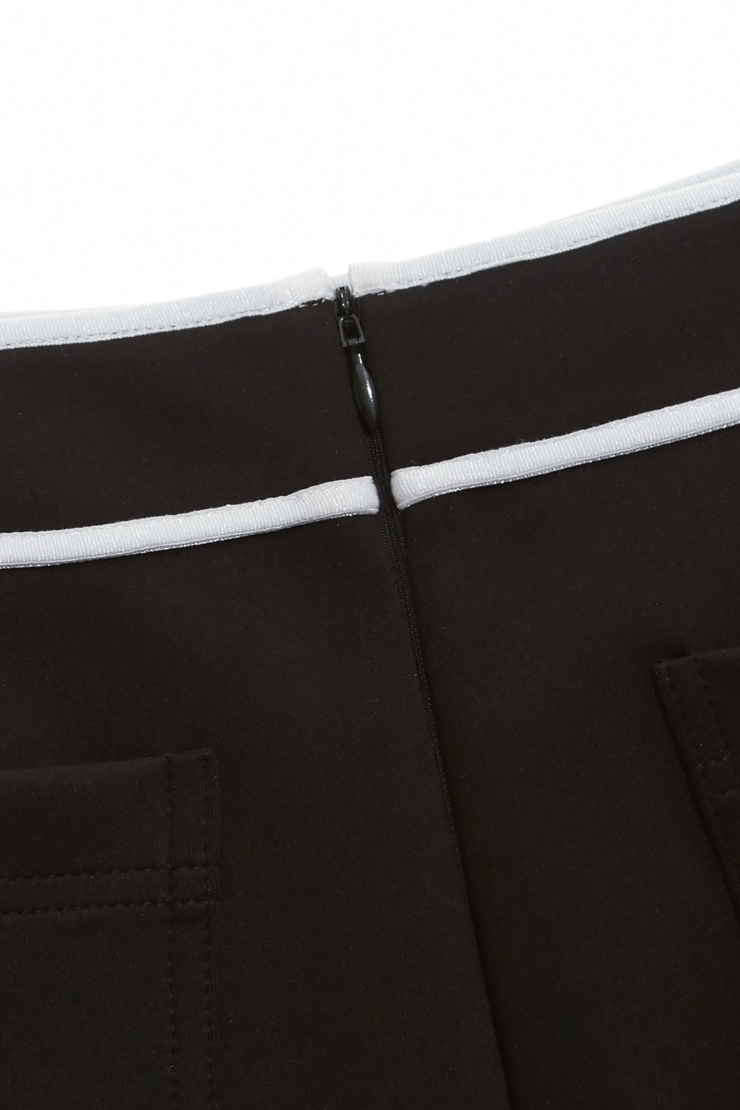 開衩鑲色邊高爾夫短裙開衩鑲色邊高爾夫短裙,INFINITE 黑白系列,短裙,短褲,秋冬穿搭