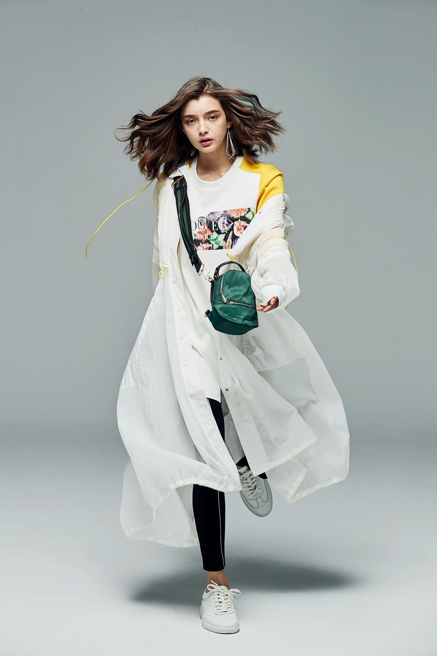trench coat street style,outerwear,whiteouterwear,longcoat,girlfriendsspringtour,windbreaker
