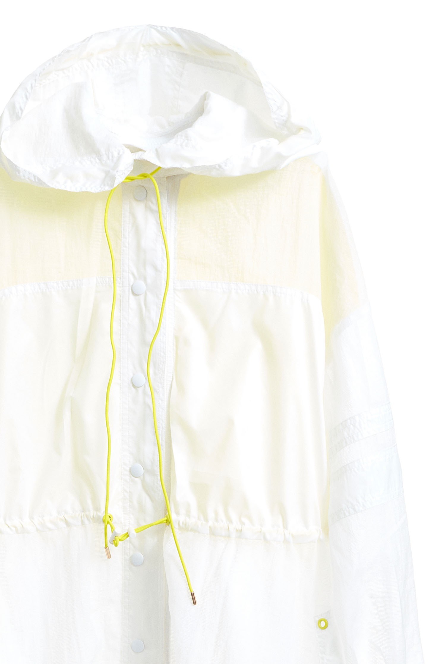 trench coat street style,outerwear,whiteouterwear,longcoat,girlfriendsspringtour,windbreaker