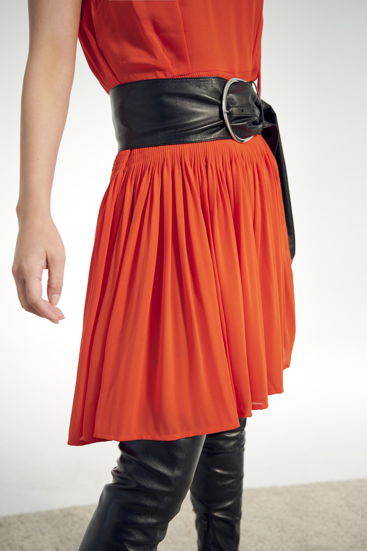 優雅傘擺經典設計無袖洋裝,u-neckdress,dress,sleevelessdress