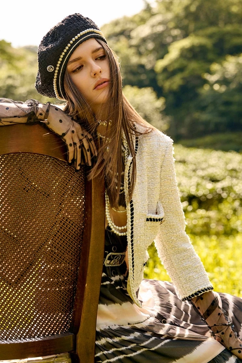 珠貝色花紗鑲黑邊精緻外套,,珠貝色花紗鑲黑邊精緻外套,一般背心,一般背心馬甲,上衣,人氣商品,春夏穿搭,白色上衣,背心,一般外套,上班OL穿搭,人氣商品,外套,時髦成套搭配,毛呢花呢,秋冬穿搭