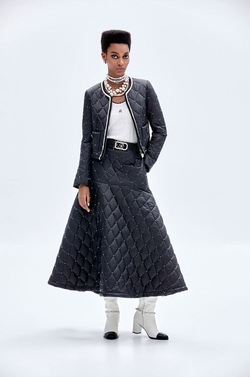 綴珍珠絎縫黑短外套,黑色外套