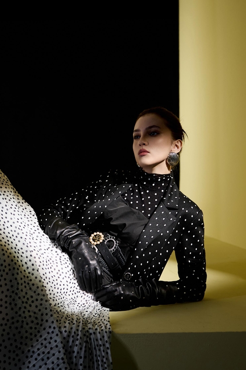 黑白小圓點西裝式外套,波點