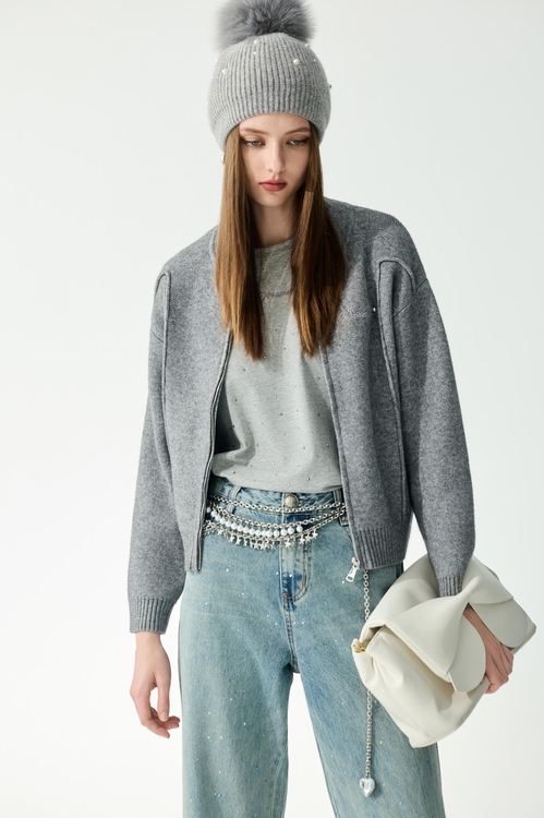 薄暮灰鑲珍珠針織外套,,薄暮灰鑲珍珠針織外套,V領背心,一般背心,一般背心馬甲,上班OL穿搭,秋冬穿搭,背心,針織,針織背心,外套,春夏穿搭,針織,針織外套,上班OL穿搭,春夏穿搭,襯衫,西裝褲,長褲,V領上衣,上班OL穿搭,上衣,春夏穿搭,一般外套,刺繡,外套,春夏穿搭,時髦成套搭配,簡約穿搭,刺繡,寬褲,春夏穿搭,時髦成套搭配,簡約穿搭,褲子,長褲,上班OL穿搭,丹寧,春夏穿搭,牛仔,牛仔褲,簡約穿搭,約會特輯,外套,珍珠,秋冬穿搭,簡約穿搭,針織,針織外套