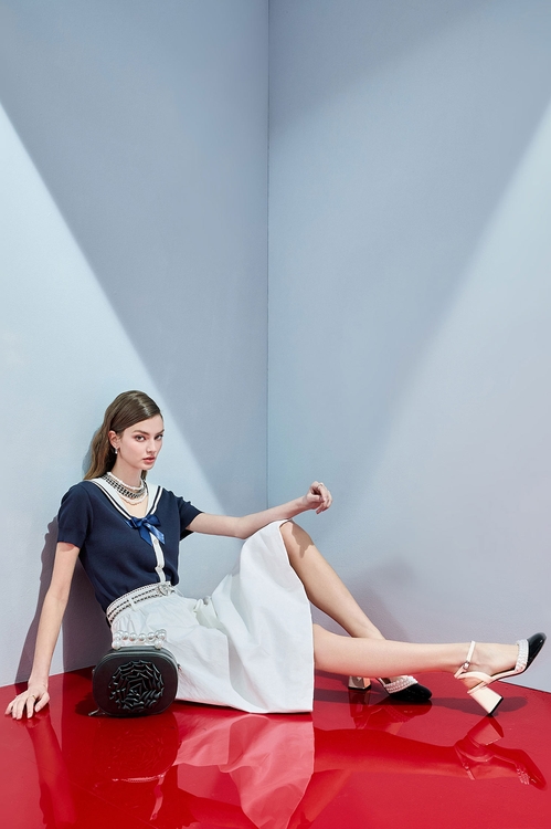 亮白色降落傘裙,白色裙子