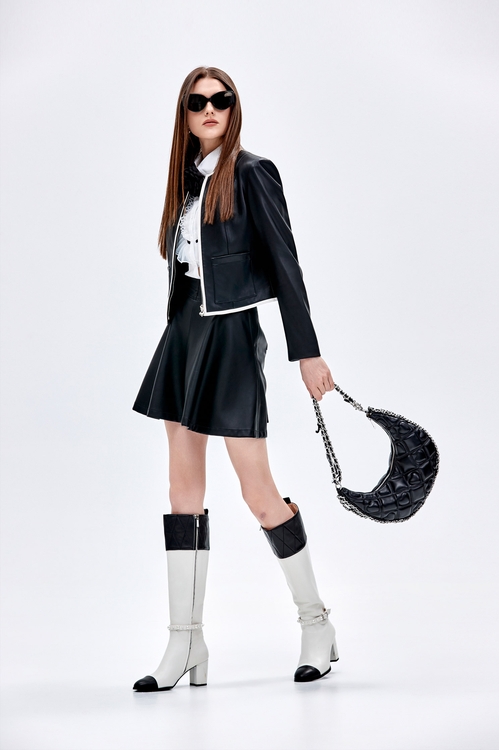 仿皮革俏麗波浪短裙,黑色裙子