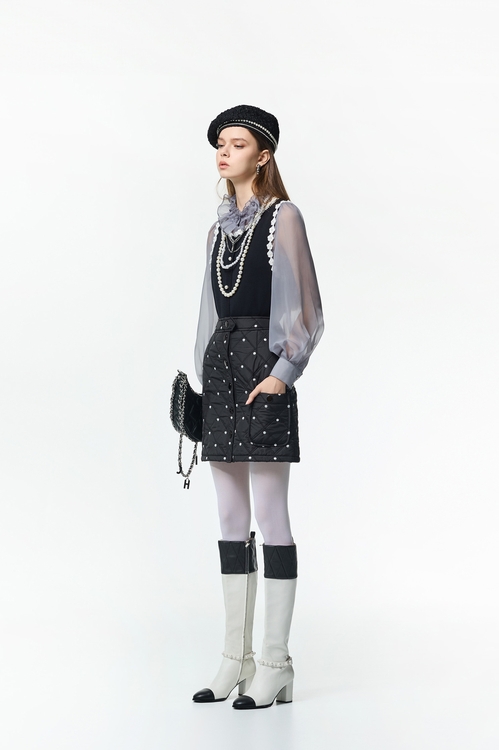 黑底白點菱形格鋪棉短裙,波點