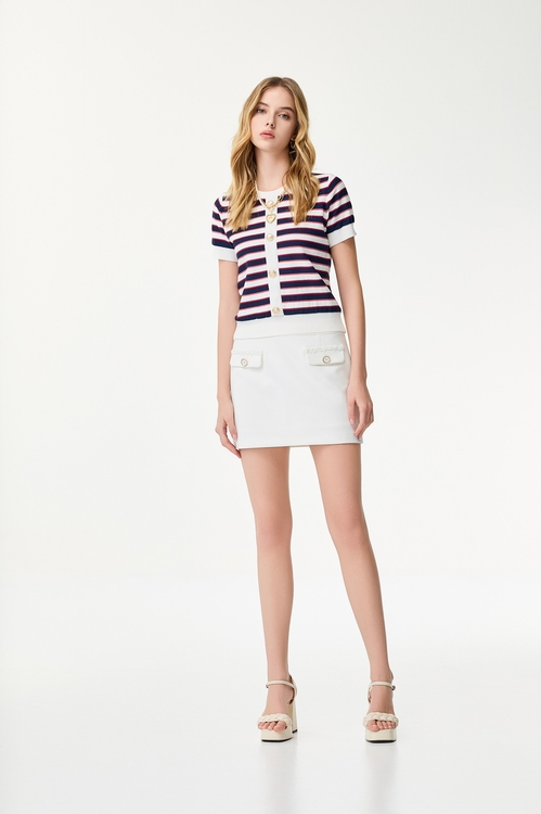 氣質貼袋鑽釦短裙,白色裙子