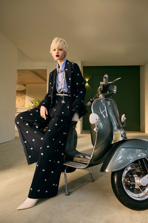 溫室花卉刺繡西裝寬褲,,溫室花卉刺繡西裝寬褲,喇叭褲,小香風,春夏穿搭,褲子,寬褲,春夏穿搭,白色褲子,褲子,春夏穿搭,牛仔,牛仔褲,褲子,刺繡,春夏穿搭,條紋,褲子,人氣商品,刺繡,春夏穿搭,條紋,褲子,西裝褲