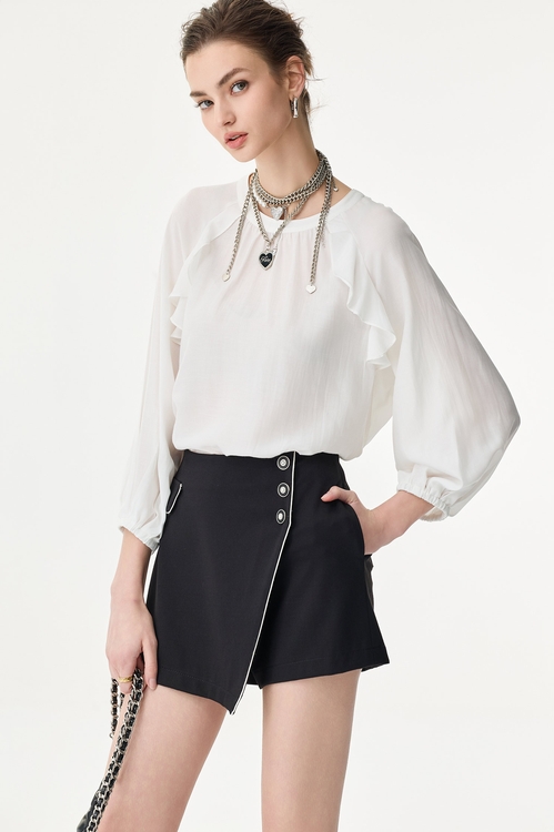 黑底白邊微裹式短褲裙,褲裙