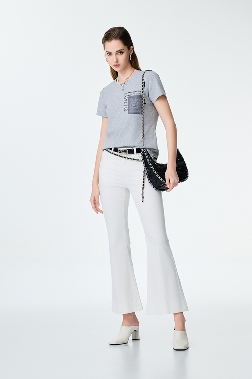 白色修身小喇叭牛仔褲,白色褲子