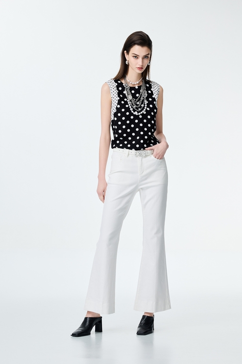 白色修身小喇叭牛仔褲,白色褲子