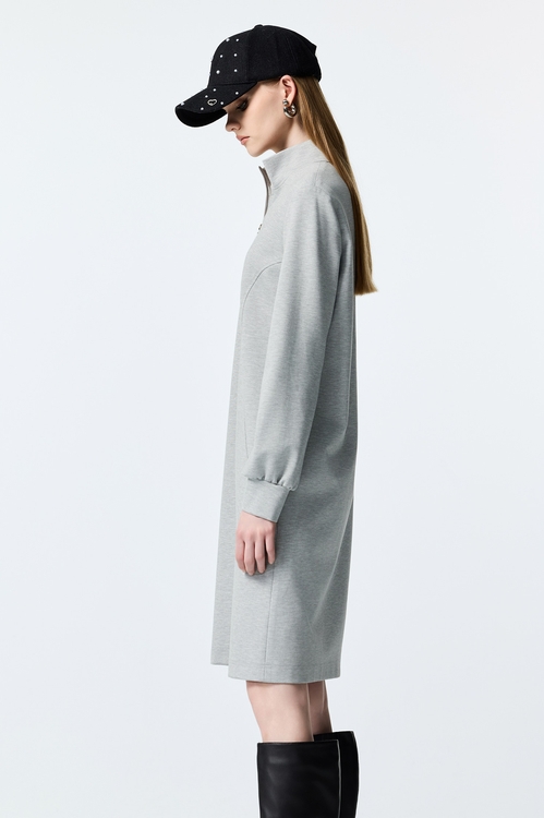 薄暮灰運動風格洋裝,長袖洋裝