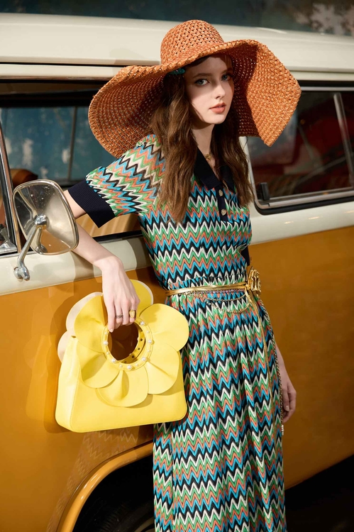 五彩山形紋洋裝,V領洋裝