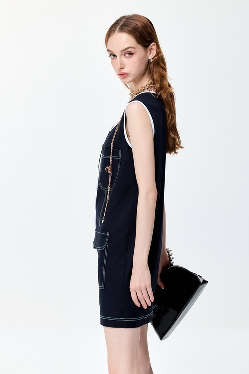 鑲冰綠色邊線短洋裝,U領洋裝