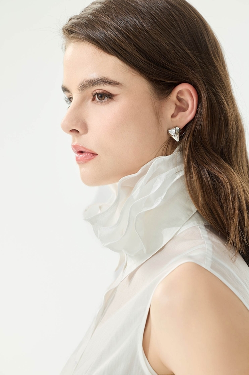 玫瑰花瓣領無袖絲棉襯衫,內搭上衣