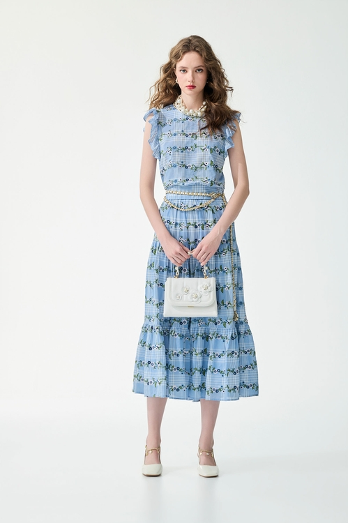 幻藍色格紋佐繡花卉上衣,春夏穿搭