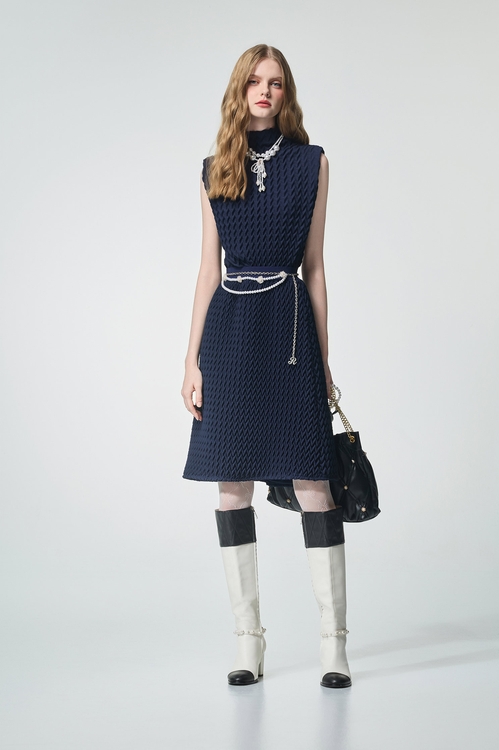 濃厚靛藍立體壓摺上衣,無袖背心